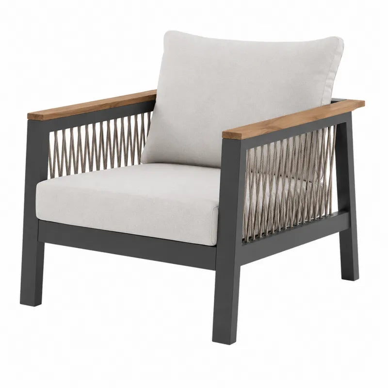 Fotel ogrodowy z metalow? ram? i drewnianymi pod?okietnikami, be?owy, pianka poliuretanowa